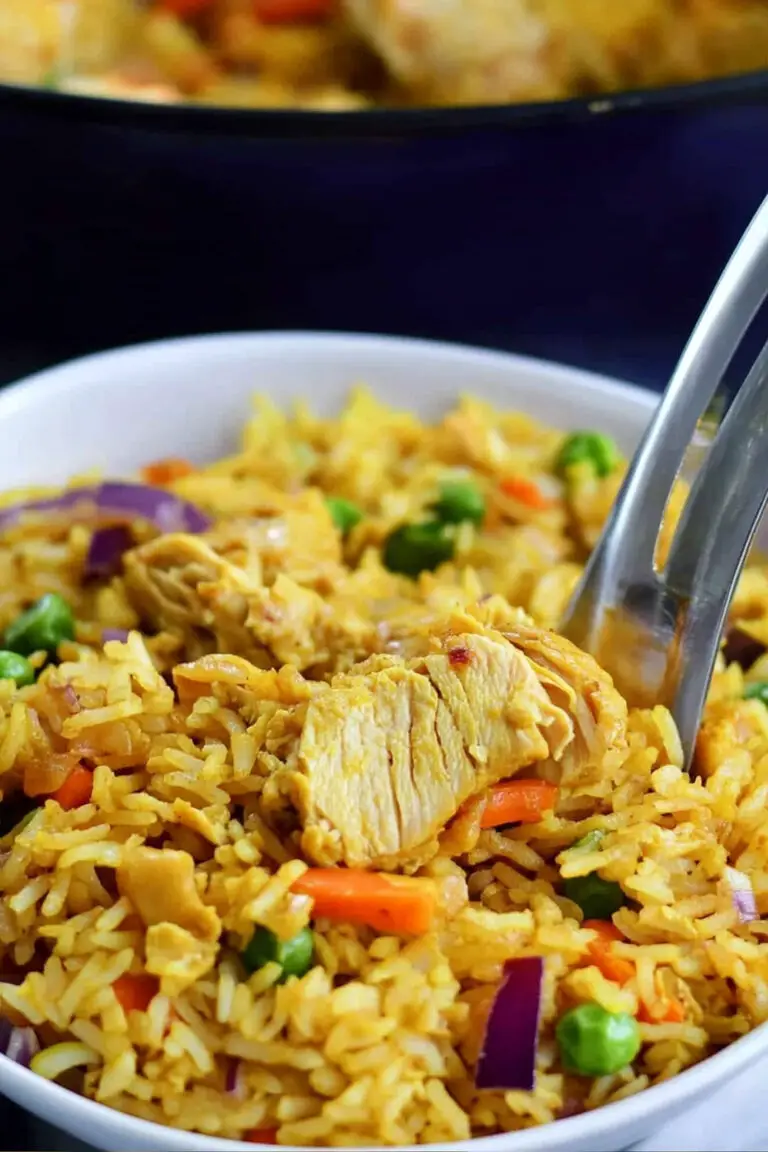 Riz Frit au Poulet Nigérian